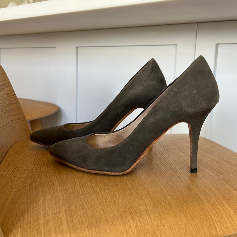 Beautiful gray suede Club Monaco heels size 37